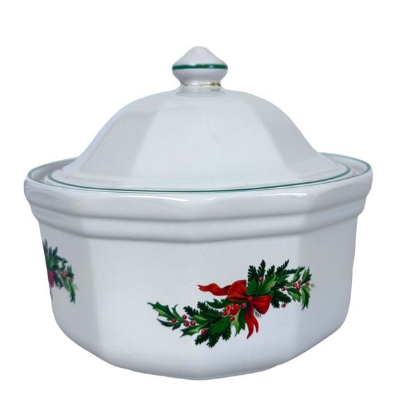 Pfaltzgraff Heritage Christmas Casserole Dish Lid 1.75 Quart Flaw on Lid Only - Picture 10 of 10